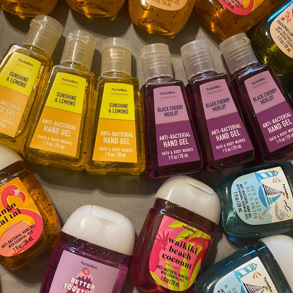 Lot of 6 hand sanitizers from Bath & Body Works.
